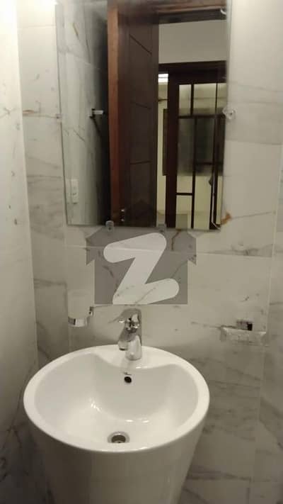 Luxury 11 Marla Appartment in Askari 13