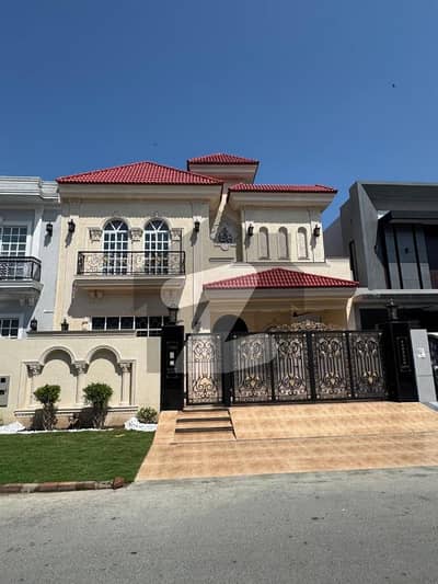 پیراگون سٹی لاہور میں 5 کمروں کا 10 مرلہ مکان 5.1 کروڑ میں برائے فروخت۔