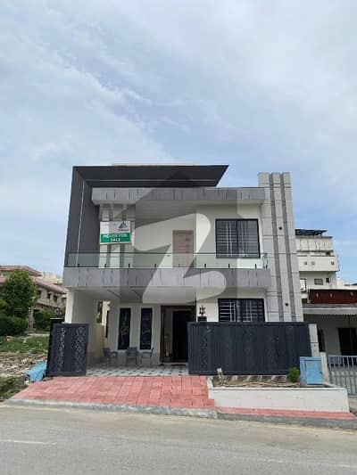 جناح گارڈنز ایف ای سی ایچ ایس,اسلام آباد میں 4 کمروں کا 7 مرلہ مکان 3.9 کروڑ میں برائے فروخت۔ جناح گارڈنز ایف ای سی ایچ ایس,اسلام آباد میں 4 کمروں کا 7 مرلہ مکان 3.9 کروڑ میں برائے فروخت۔