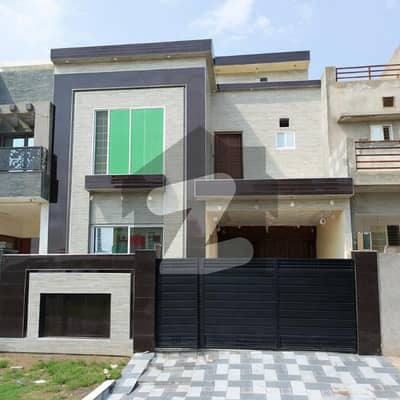 خیابان امین - بلاک این خیابانِ امین,لاہور میں 3 کمروں کا 5 مرلہ مکان 1.8 کروڑ میں برائے فروخت۔