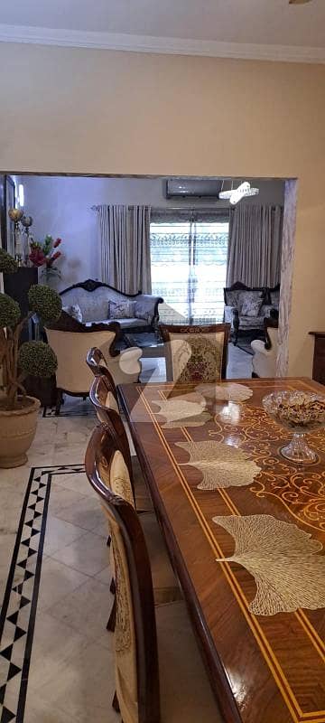 ڈی ایچ اے فیز 2 - بلاک آر فیز 2,ڈیفنس (ڈی ایچ اے),لاہور میں 5 کمروں کا 1 کنال مکان 8.49 کروڑ میں برائے فروخت۔