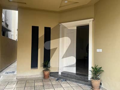 HOT DEAL 5 MARLA WELL-MAINTAINED HOUSE FOR SALE IN DHA PHASE 6 (D BLOCK)