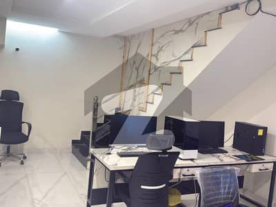 ڈی ایچ اے فیز 8 - کمرشل براڈوے ڈی ایچ اے فیز 8,ڈیفنس (ڈی ایچ اے),لاہور میں 8 مرلہ دفتر 1.0 لاکھ میں کرایہ پر دستیاب ہے۔