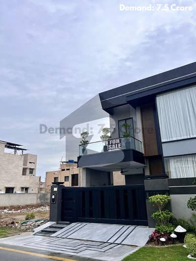 ڈی ایچ اے فیز 4 ۔ بلاک کے کے ڈی ایچ اے فیز 4,ڈیفنس (ڈی ایچ اے),لاہور میں 3 کمروں کا 9 مرلہ مکان 7.3 کروڑ میں برائے فروخت۔