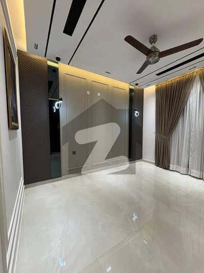 بحریہ ٹاؤن فیز 8 ۔ علی بلاک بحریہ ٹاؤن فیز 8 ۔ سفاری ویلی,بحریہ ٹاؤن فیز 8,بحریہ ٹاؤن راولپنڈی,راولپنڈی میں 4 کمروں کا 5 مرلہ مکان 1.85 کروڑ میں برائے فروخت۔