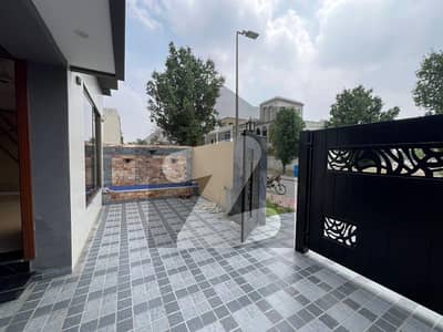 10 Marla House Available For Sale In Bahria Orchard Phase 1 Central