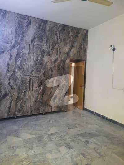 ماڈل ٹاؤن لاہور میں 2 کمروں کا 12 مرلہ بالائی پورشن 75.0 ہزار میں کرایہ پر دستیاب ہے۔