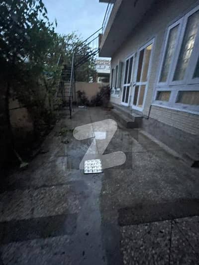 جی ۔ 10/1 جی ۔ 10,اسلام آباد میں 6 کمروں کا 10 مرلہ مکان 7.25 کروڑ میں برائے فروخت۔