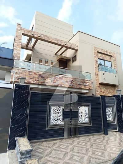 بحریہ آرچرڈ فیز 1 بحریہ آرچرڈ,لاہور میں 5 کمروں کا 10 مرلہ مکان 4.0 کروڑ میں برائے فروخت۔