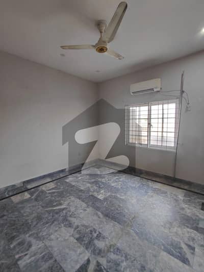 Single Person Room Available