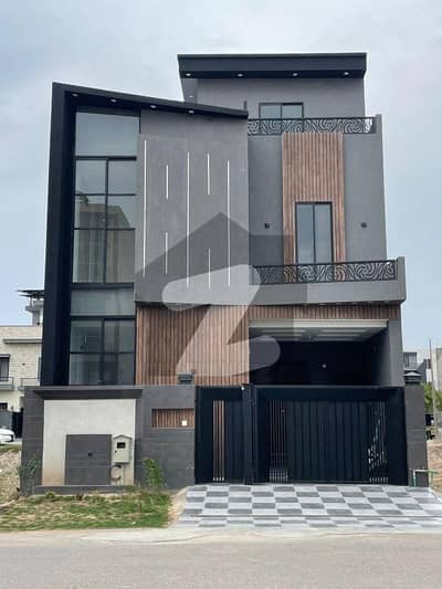 رائل آرچرڈ ملتان پبلک سکول روڈ,ملتان میں 4 کمروں کا 5 مرلہ مکان 1.95 کروڑ میں برائے فروخت۔