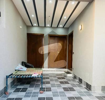 کالج روڈ لاہور میں 4 کمروں کا 4 مرلہ مکان 1.75 کروڑ میں برائے فروخت۔