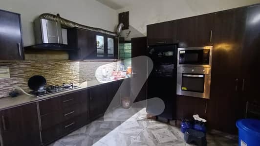 فیصل ٹاؤن لاہور میں 5 کمروں کا 1 کنال مکان 6.0 کروڑ میں برائے فروخت۔