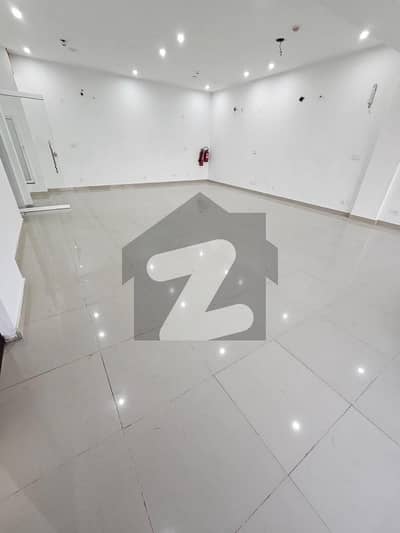 گلبرگ لاہور میں 17 مرلہ دفتر 4.75 لاکھ میں کرایہ پر دستیاب ہے۔