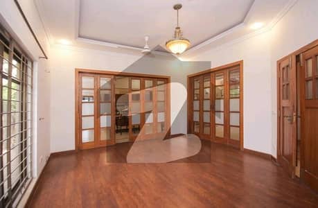 ڈی ایچ اے فیز 6 ڈیفنس (ڈی ایچ اے),لاہور میں 5 کمروں کا 1 کنال مکان 2.75 لاکھ میں کرایہ پر دستیاب ہے۔ ڈی ایچ اے فیز 6 ڈیفنس (ڈی ایچ اے),لاہور میں 5 کمروں کا 1 کنال مکان 2.75 لاکھ میں کرایہ پر دستیاب ہے۔