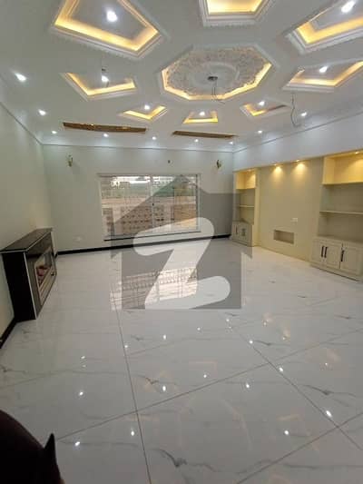 10 Marla Used House Available For Sale