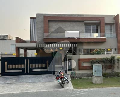 ڈی ایچ اے فیز 5 ڈیفنس (ڈی ایچ اے),لاہور میں 5 کمروں کا 1 کنال مکان 3.8 لاکھ میں کرایہ پر دستیاب ہے۔