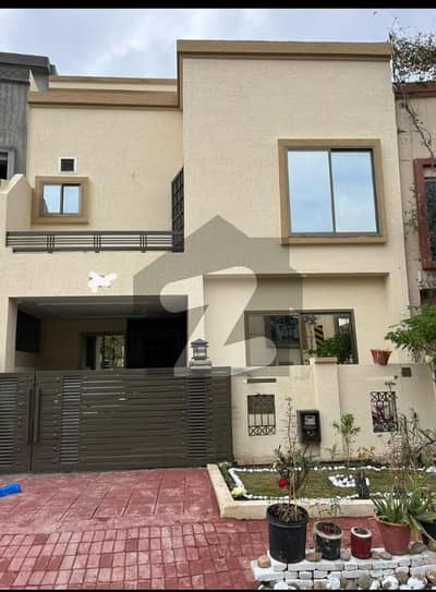 بحریہ ٹاؤن فیز 8 ۔ رفیع بلاک بحریہ ٹاؤن فیز 8,بحریہ ٹاؤن راولپنڈی,راولپنڈی میں 3 کمروں کا 5 مرلہ مکان 1.95 کروڑ میں برائے فروخت۔