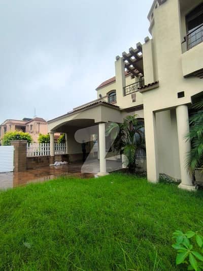 13 MARLA INDEPENDENT CORNER BEAUTIFUL HOUSE FOR RENT IN LAKE CITY