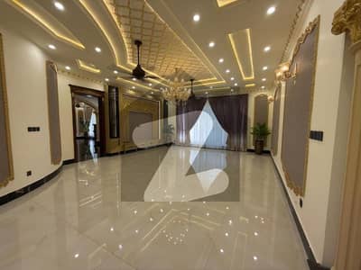 ٹیک سوسائٹی لاہور میں 2 کنال مکان 19.5 کروڑ میں برائے فروخت۔