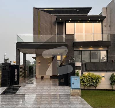 ڈی ایچ اے فیز 7 ڈیفنس (ڈی ایچ اے),لاہور میں 4 کمروں کا 10 مرلہ مکان 2.4 لاکھ میں کرایہ پر دستیاب ہے۔