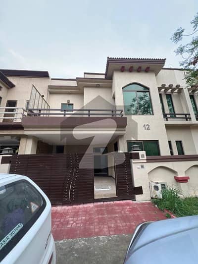 بحریہ ٹاؤن فیز 8 بحریہ ٹاؤن راولپنڈی,راولپنڈی میں 5 کمروں کا 7 مرلہ مکان 2.3 کروڑ میں برائے فروخت۔