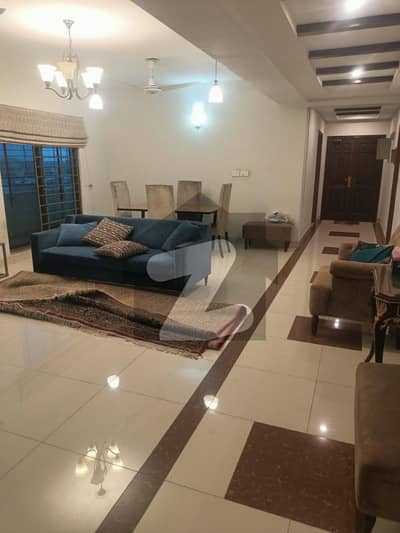 10 MARLA 3 BEDROOM FURNISHED APARTMENT AVAILABLE FOR RENT