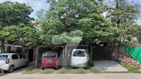 اَپر مال لاہور میں 5 کمروں کا 18 مرلہ مکان 11.0 کروڑ میں برائے فروخت۔