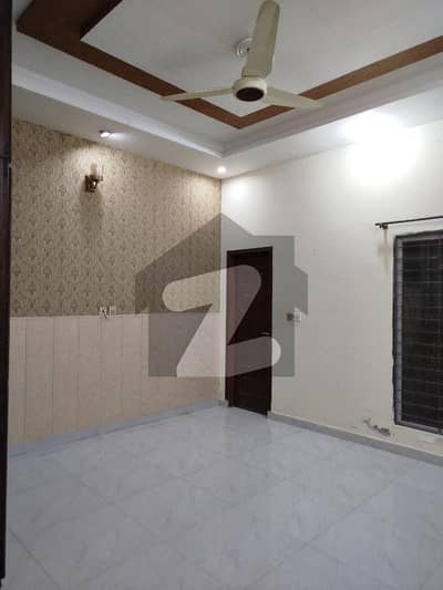 ایڈن بولیوارڈ ہاؤسنگ سکیم کالج روڈ,لاہور میں 2 کمروں کا 5 مرلہ زیریں پورشن 42.0 ہزار میں کرایہ پر دستیاب ہے۔