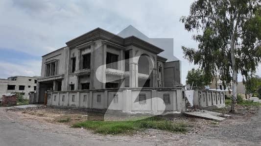 Corner 1 Kanal House Situated In Chinar Bagh For sale