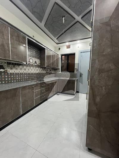 بحریہ ٹاؤن فیز 8 بحریہ ٹاؤن راولپنڈی,راولپنڈی میں 5 کمروں کا 10 مرلہ مکان 3.35 کروڑ میں برائے فروخت۔