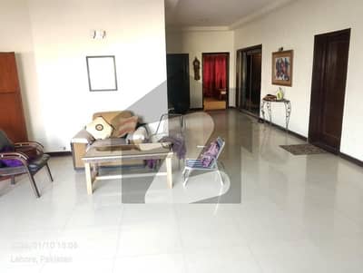 DHA PHASE 4 BLOCK GG I BED FULL FURNISHED ROOM AVAILABLE FOR RENT