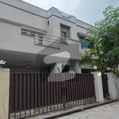 عسکری 11 ۔ سیکٹر اے عسکری 11,عسکری,لاہور میں 3 کمروں کا 10 مرلہ مکان 4.45 کروڑ میں برائے فروخت۔