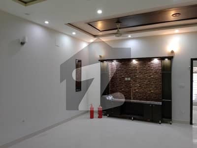 بحریہ ٹاؤن سیکٹرڈی بحریہ ٹاؤن,لاہور میں 3 کمروں کا 7 مرلہ مکان 1.2 لاکھ میں کرایہ پر دستیاب ہے۔