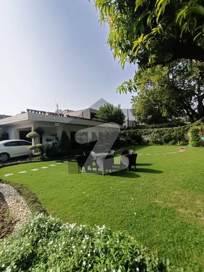 2 Kanal beautiful bungalow available for rent in Gulberg near main boulevard