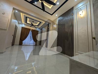 5 Marla house for rent in Valencia