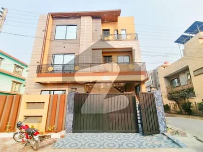 الرحمان گارڈن فیز 2 الرحمان گارڈن,لاہور میں 4 کمروں کا 8 مرلہ مکان 3.9 کروڑ میں برائے فروخت۔