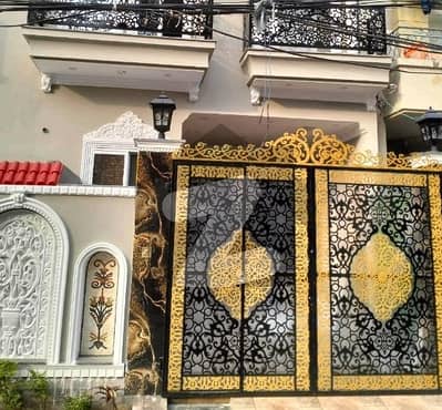 سپر ٹاون لاہور میں 3 کمروں کا 5 مرلہ مکان 3.1 کروڑ میں برائے فروخت۔