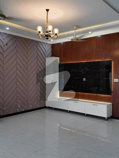 بحریہ انکلیو - سیکٹر اے بحریہ انکلیو,بحریہ ٹاؤن,اسلام آباد میں 5 کمروں کا 10 مرلہ مکان 5.5 کروڑ میں برائے فروخت۔