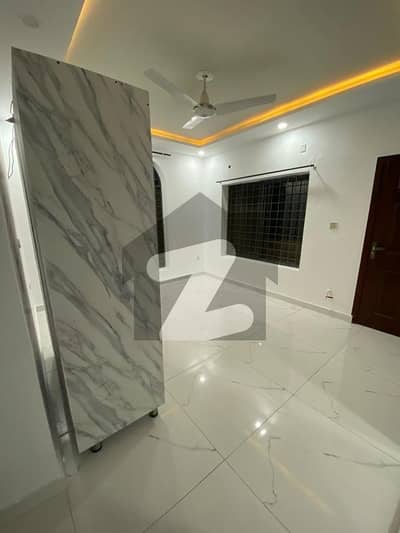 جی ۔ 13 اسلام آباد میں 4 کمروں کا 4 مرلہ مکان 3.5 کروڑ میں برائے فروخت۔