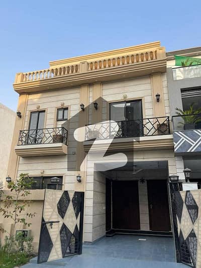 اتحاد ٹاؤن فیز ١ اتحاد ٹاؤن,رائیونڈ روڈ,لاہور میں 4 کمروں کا 5 مرلہ مکان 3.1 کروڑ میں برائے فروخت۔