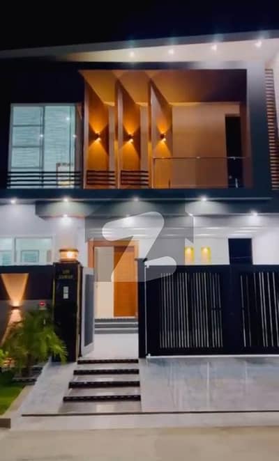 ڈی سی کالونی - ساون بلاک ڈی سی کالونی,گوجرانوالہ میں 5 کمروں کا 10 مرلہ مکان 4.35 کروڑ میں برائے فروخت۔