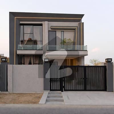 فارمانئیٹس ہاؤسنگ سکیم لاہور میں 5 کمروں کا 10 مرلہ مکان 3.7 کروڑ میں برائے فروخت۔