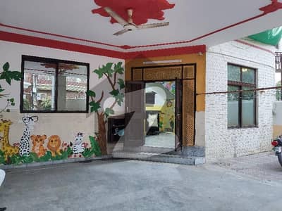 جوہر ٹاؤن لاہور میں 5 کمروں کا 10 مرلہ مکان 4.15 کروڑ میں برائے فروخت۔ جوہر ٹاؤن لاہور میں 5 کمروں کا 10 مرلہ مکان 4.15 کروڑ میں برائے فروخت۔