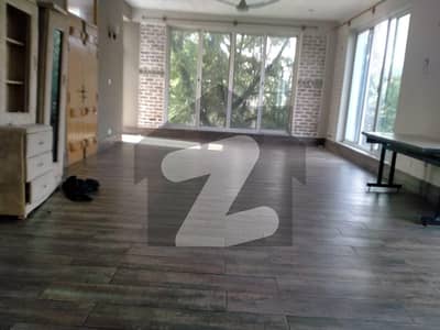 ایف ۔ 10 اسلام آباد میں 7 کمروں کا 1 کنال مکان 7.9 لاکھ میں کرایہ پر دستیاب ہے۔