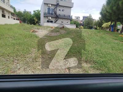 bahria Town pH 7 plot 18 Marla corner plot For sale