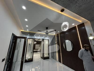 10 marla lower portion for rent upper lock