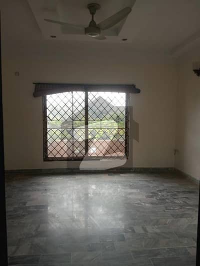 بنی گالہ اسلام آباد میں 7 کمروں کا 1 کنال مکان 1.6 لاکھ میں کرایہ پر دستیاب ہے۔