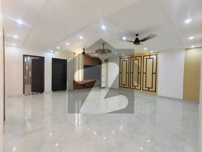 1 KANAL BRAND NEW HOUSE AVAILABLE FOR SALE IN NESPAK HOUSING SOCIETY PHASE 3 DEMAND 6.5 CRORE