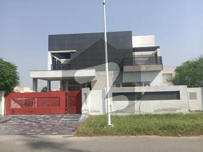 ڈی ایچ اے فیز 7 - بلاک ایس فیز 7,ڈیفنس (ڈی ایچ اے),لاہور میں 5 کمروں کا 1 کنال مکان 9.5 کروڑ میں برائے فروخت۔